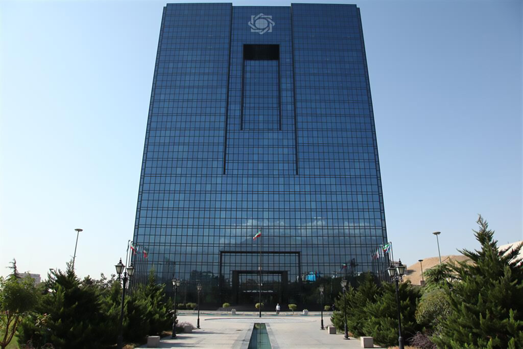 تورم در مسیر مهار  | هدایت منابع بانکی به سمت تولید در دستور کار دولت | ۷ بانک به تولیدکنندگان وام خواهند داد